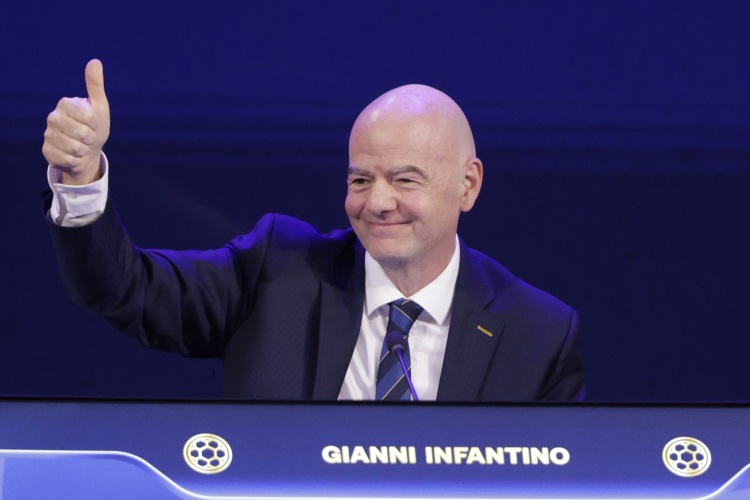 因凡蒂诺表, 场也位于海, 认为